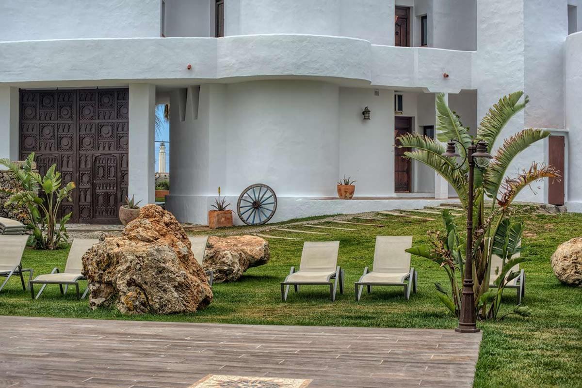 Apartamentos Turisticos Bahia De Trafalgar Zahora Bagian luar foto