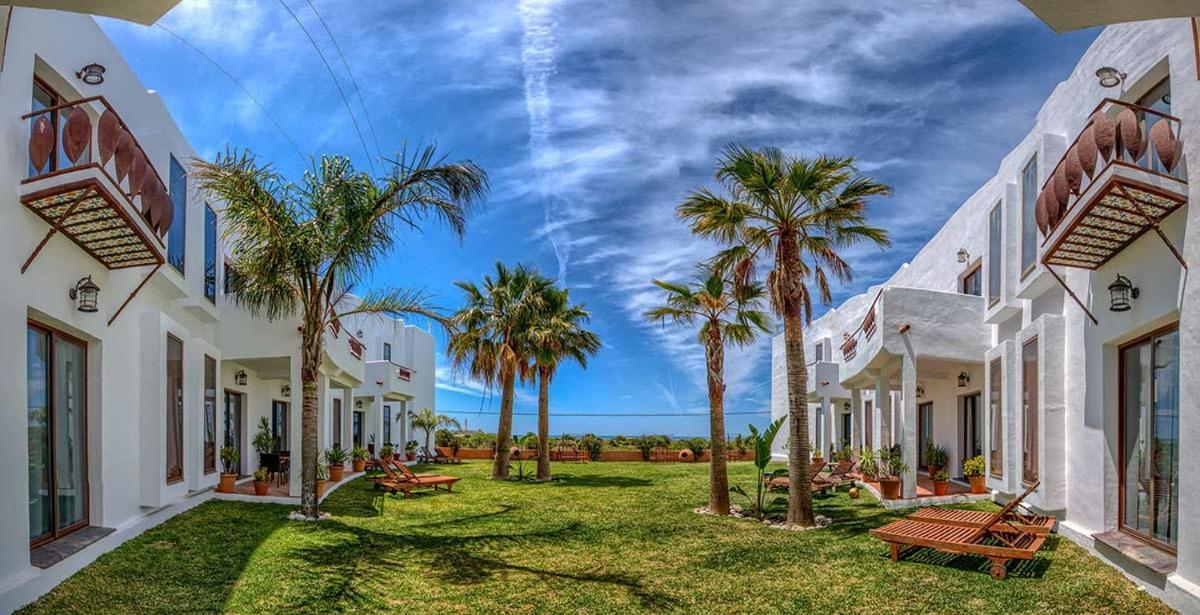 Apartamentos Turisticos Bahia De Trafalgar Zahora Bagian luar foto