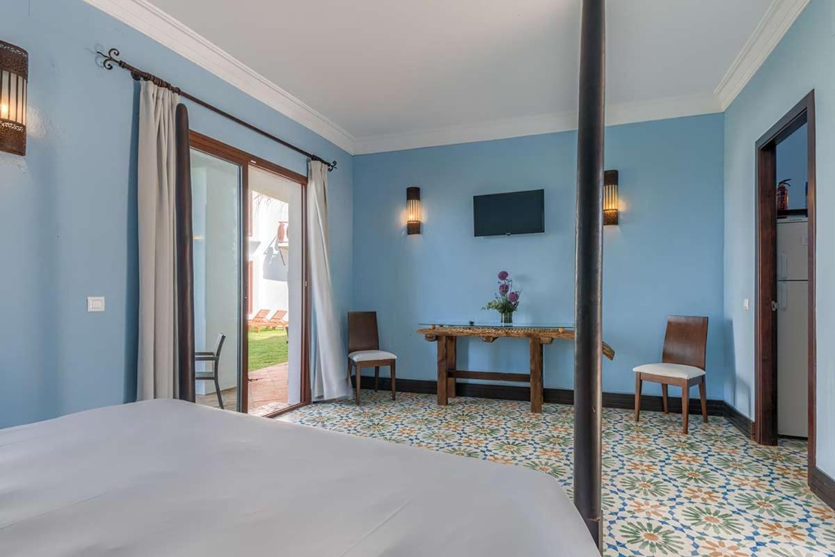 Apartamentos Turisticos Bahia De Trafalgar Zahora Bagian luar foto