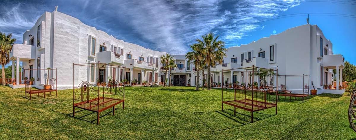 Apartamentos Turisticos Bahia De Trafalgar Zahora Bagian luar foto