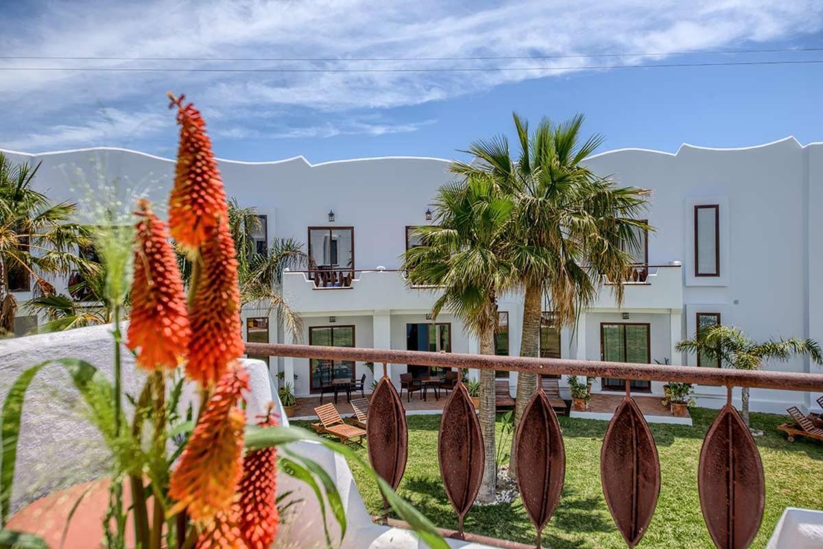 Apartamentos Turisticos Bahia De Trafalgar Zahora Bagian luar foto