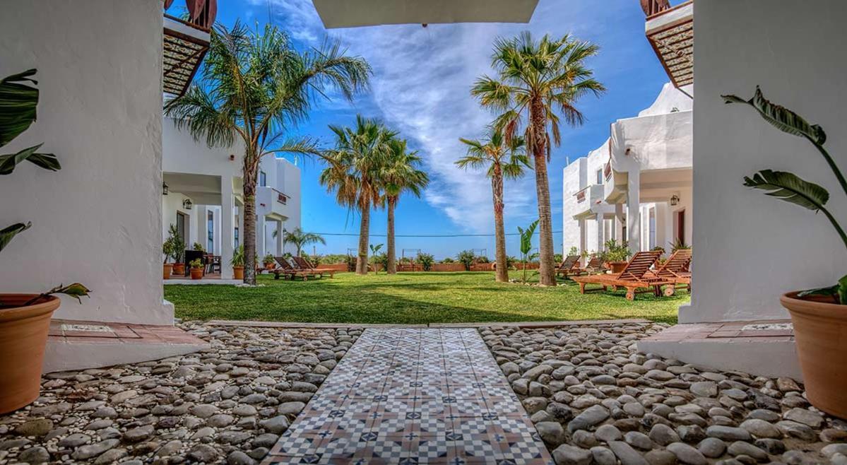 Apartamentos Turisticos Bahia De Trafalgar Zahora Bagian luar foto